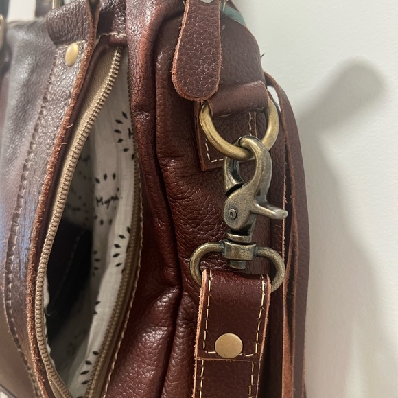 Haute Southern Hyde Fringe Cowhide Crossbody Concealed Carry Purse - Picture 8 of 10